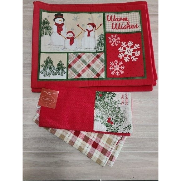 St. Nicholas Square Yuletide Towels & Placemats – Holiday Kitchen Decor Set - Picture 1 of 5